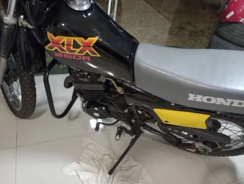 Motocicleta XLX 250R