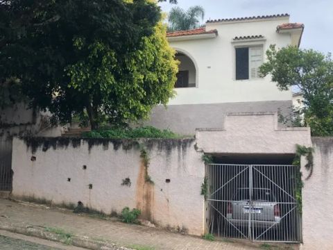 C401 - Casa com ótima área externa e com excelente localização