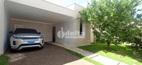 Casa para locação no bairro Jardim Karaiba 3 Quartos + Piscina Aquecida + Área Gourmet