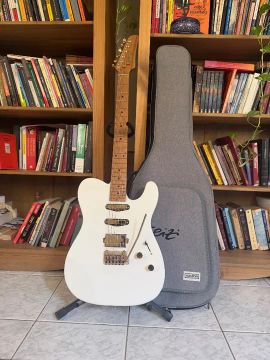 Guitarra Seizi Katana Sakura Telecaster HSS Branca
