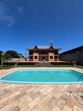 Casa de 3 suítes  na lagoa da Conceição com piscina em condomínio fechado