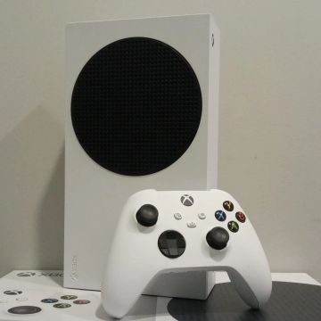XBOX SÉRIES S 512 DE MEMÓRIA PERFEITO ESTADO