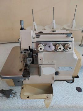 Máquina de Costura Overlock Industrial