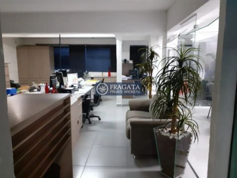 Prédio Comercial com 686 m² a venda ou locação em Alto de Pinheiros