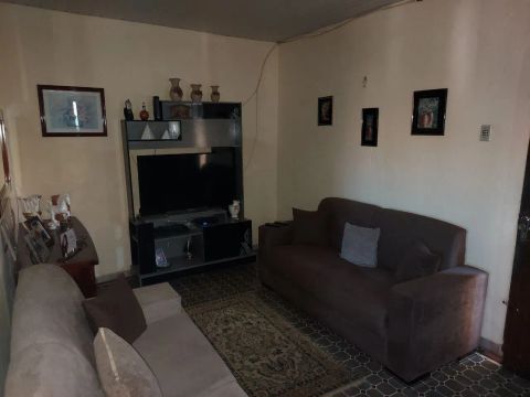 VENDE-SE Casa nas Quintas