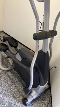 Elíptico profissional para treinos intensos