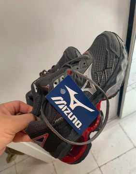 Vendo um tênis zerado na caixa