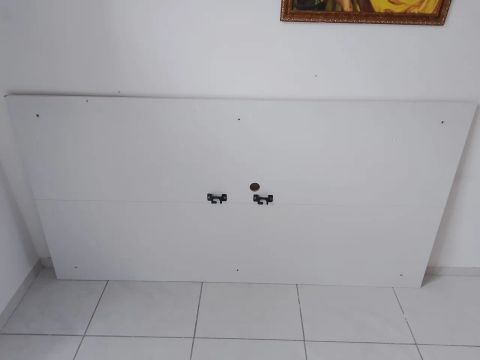 Painel branco com rack