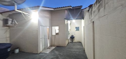 Casa de 2 quartos Condomínio Esmeralda com garagem coberta valor R$2.000,00