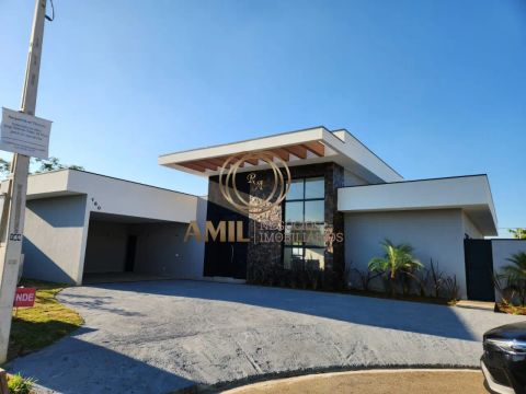 Imperdível casa comercial à venda em Caçapava-SP, Residencial Colinas: 3 quartos, 1 suíte,