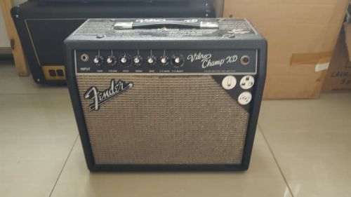Fender Vibro Champ XD, valvulado em Classe A - 110v