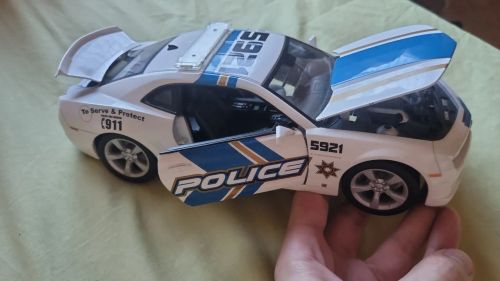 Camaro Maisto escala 1:18 