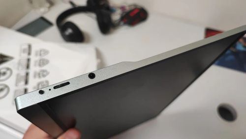 Monitor 15,6" portátil com tela trincada