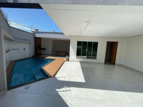 CASA COM PISCINA NA 1404 SUL