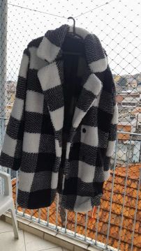 Casaco estiloso xadrez branco e preto