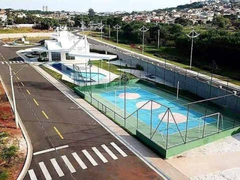 Vende terreno simplesmente espetacular no Residencial Vale Verde