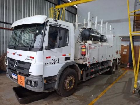 Caminhão comboio 