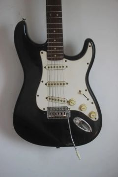 Squired Classic Guitarra Fender