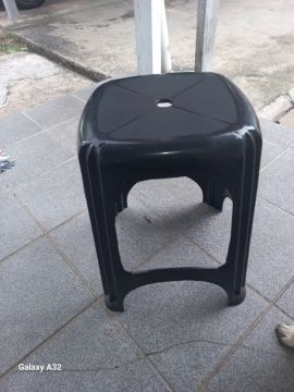 Banco plástico preto