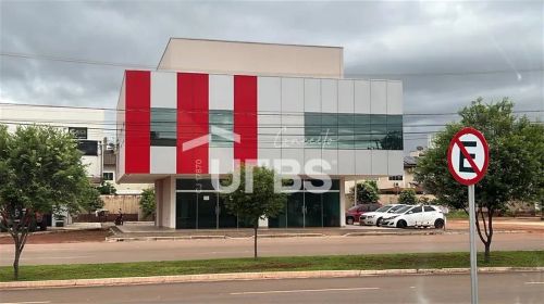 PRÉDIO COM 8 SALAS