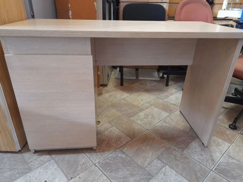 Escrivaninha / Mesa de Escritório Amadeirada - Semi-nova