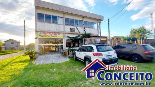 PC10 - Prédio comercial com apartamento localizado na avenida Principal