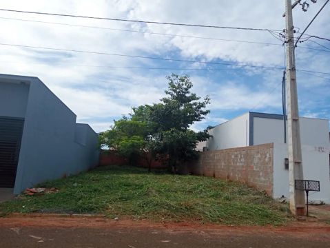 Vende se ... Meio terreno ou lote inteiro 