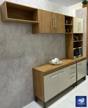 Oferta Cozinha Completa com Balcão e Design Ripado