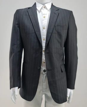 Blazer Akkar soft tam 50 longo Cor preta Risca de giz