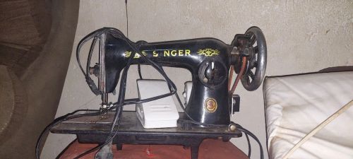 Vendo singer pretinha  250,