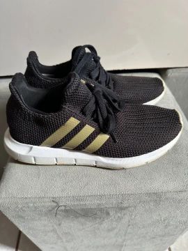 Tênis Adidas Swift Run Preto