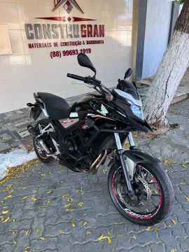 Cb500x ano 2019, com escape esportivo e protetores da carenagem 