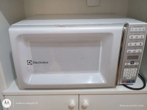 Micro-ondas Electrolux branco 20L