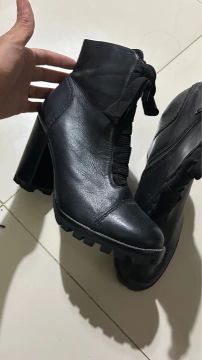Bota Feminina de Couro Preta