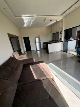 Aluga-se casa totalmente mobiliada 