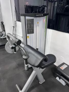 Máquina de tríceps musculação Moviment 