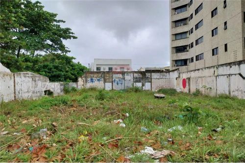 Terreno localizado do coração da Beira Mar de Piedade