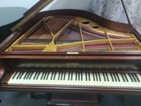 Piano de cauda alemão, marca Schimmel, excelente estado