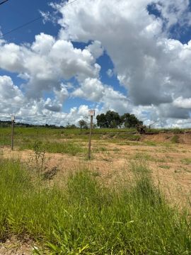 Lote 180 metros quadrados