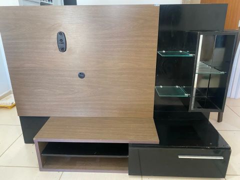 Rack para TV com Painel e Prateleiras