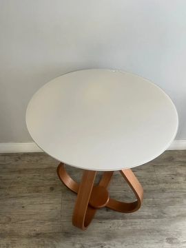 Mesa de centro redonda em madeira