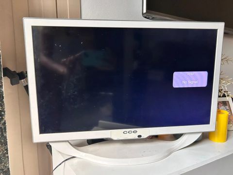 TV CCE 24 polegadas e monitor de pc. 