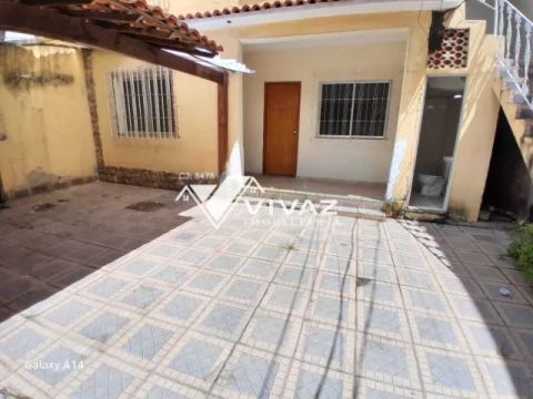Apartamento tipo casa com 03 Quartos Quintal e Garagem - Piedade