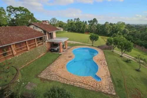 Sítio para Venda - 700m², 4 dormitórios, 3 vagas - Hípica