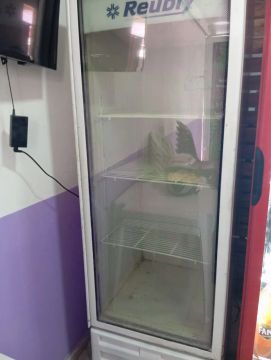 Geladeira expositora 