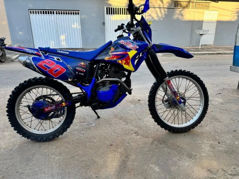 MOTO DE TRILHA 