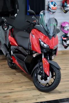 Xmax 250 24/24 + Capacete!