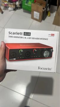 Focusrite Scarlett 4i4 3ª Geração - Interface de Áudio USB