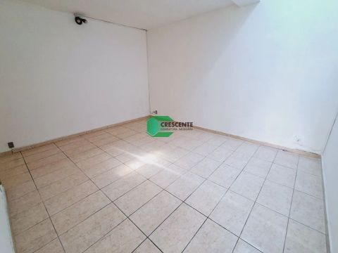 Casa próxima ao Parque Central e a Av. Rangel Pestana