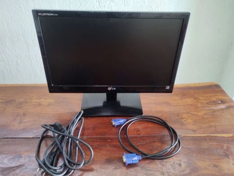 Vende-se Monitor LG em ótimo estado de conservação.